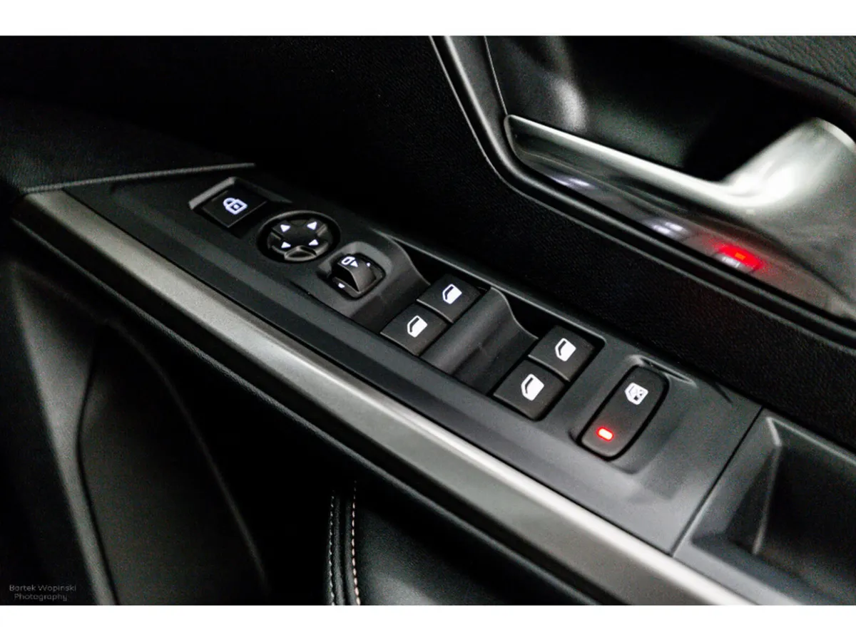 Peugeot 5008 SUV, Electric, 2026, Grey