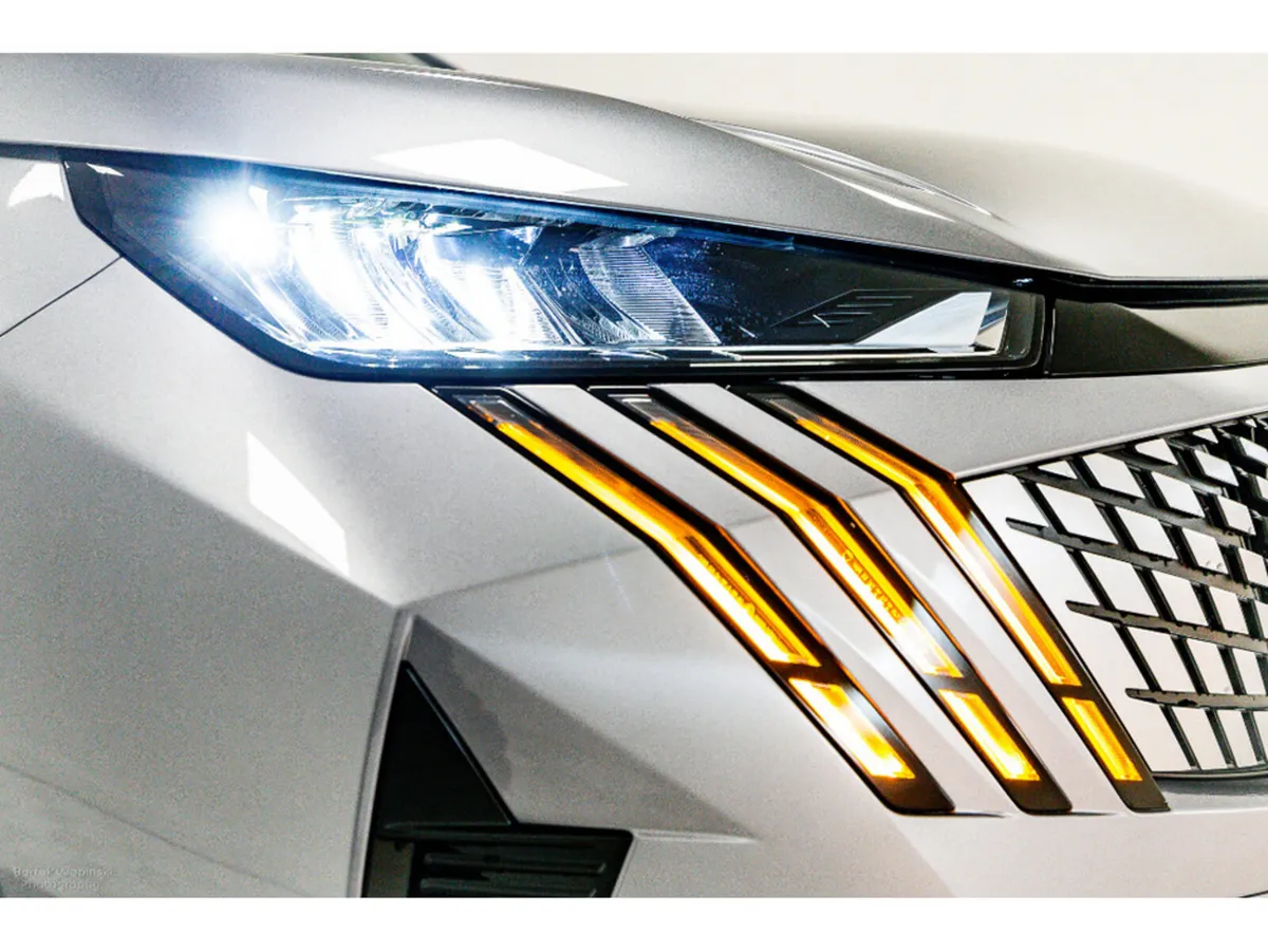 Peugeot 5008 SUV, Electric, 2026, Grey
