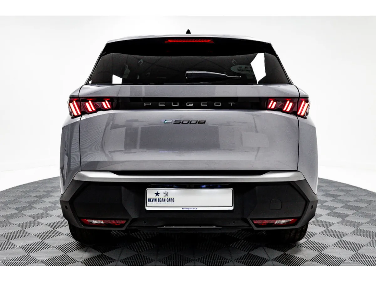 Peugeot 5008 SUV, Electric, 2026, Grey