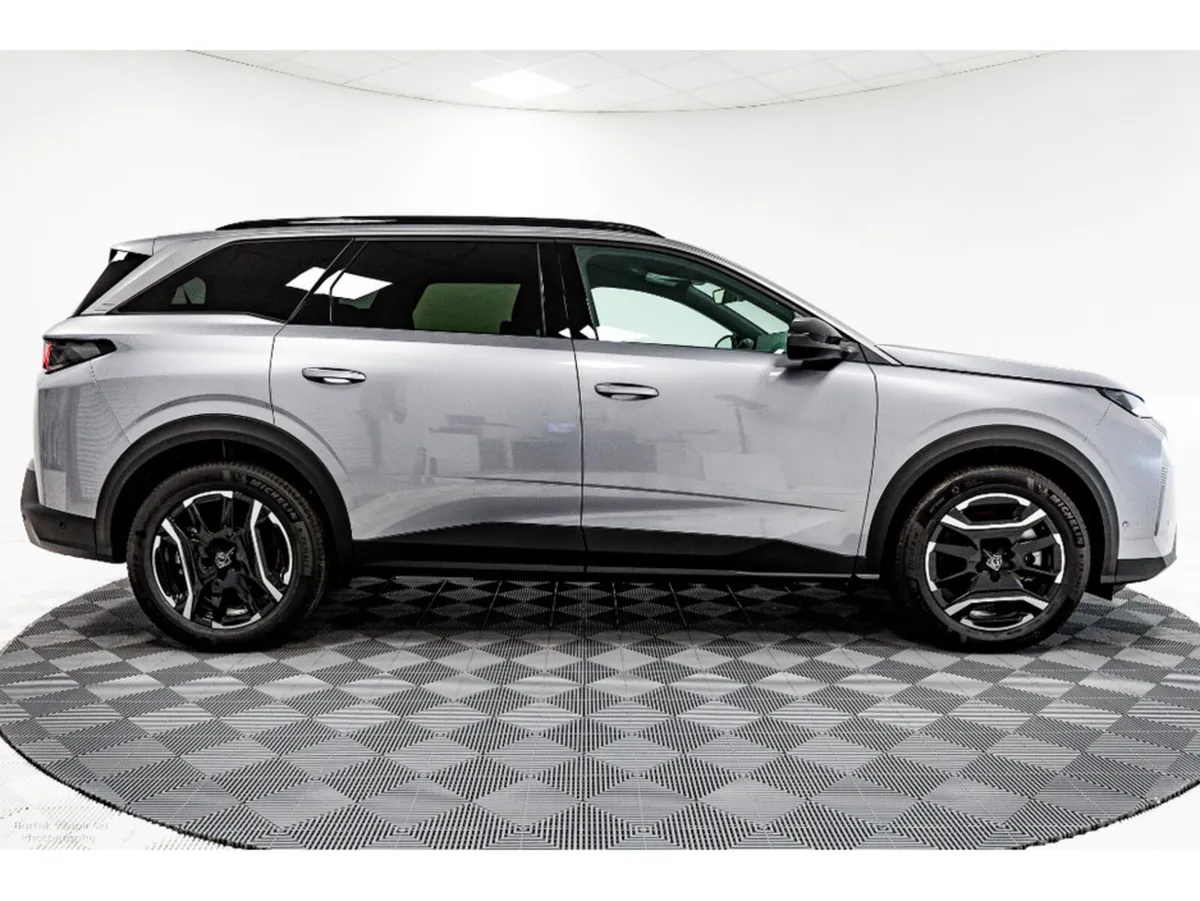 Peugeot 5008 SUV, Electric, 2026, Grey