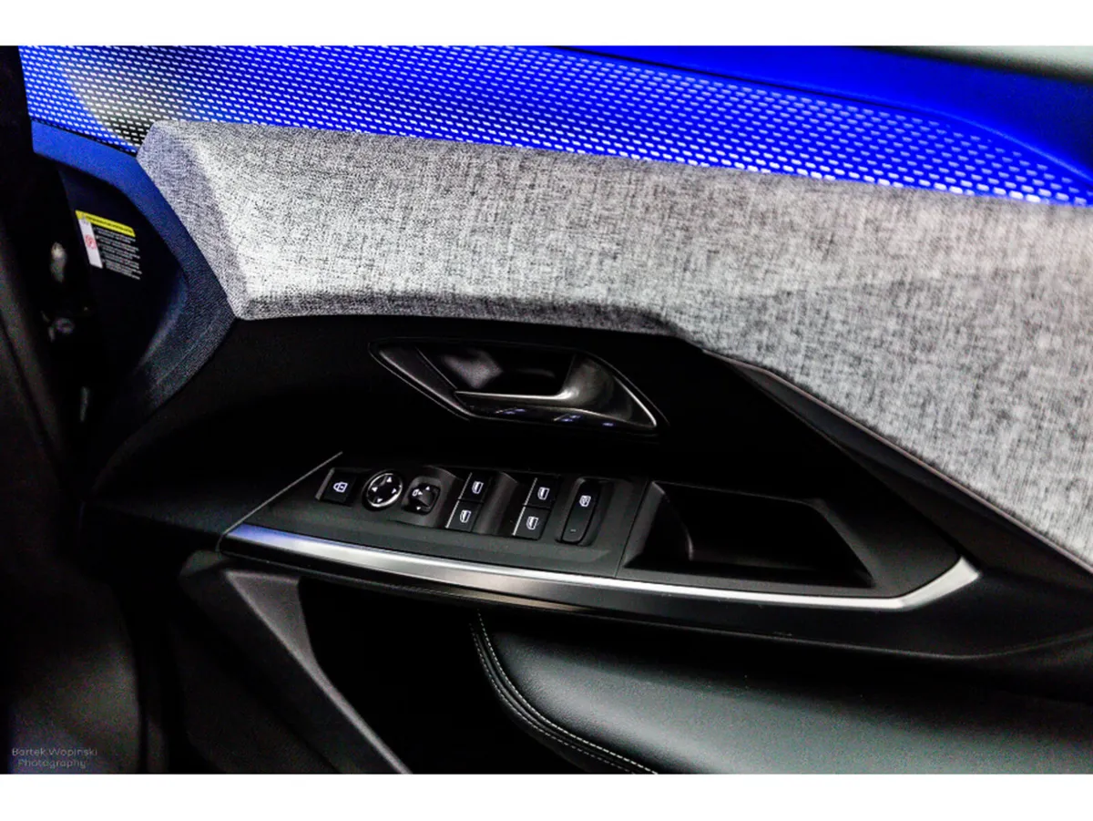 Peugeot 3008 SUV, Electric, 2026, Black