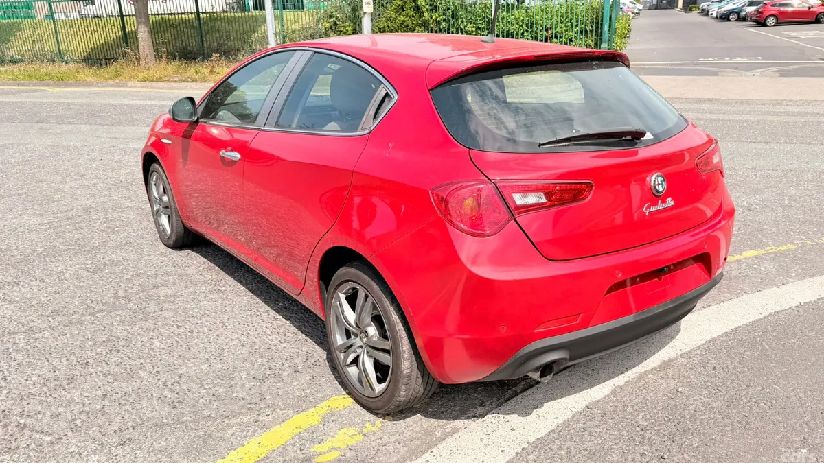 Alfa Romeo Giulietta Hatchback, Petrol, 2015, Red