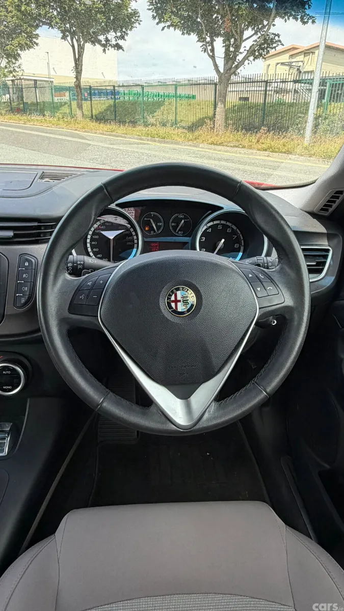 Alfa Romeo Giulietta Hatchback, Petrol, 2015, Red