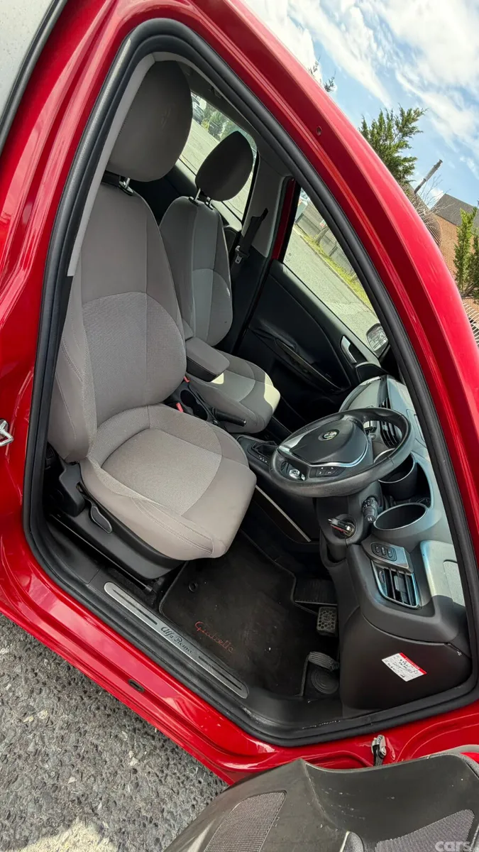 Alfa Romeo Giulietta Hatchback, Petrol, 2015, Red