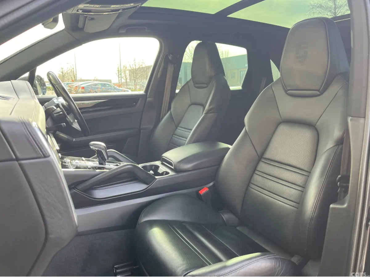 Porsche Cayenne Estate, Petrol Plug-in Hybrid, 2022, Black