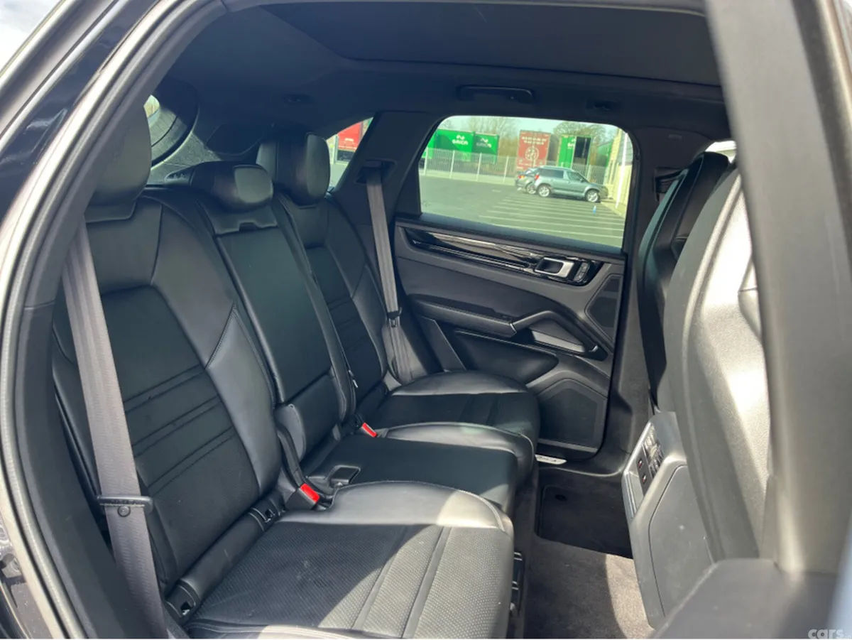 Porsche Cayenne Estate, Petrol Plug-in Hybrid, 2022, Black