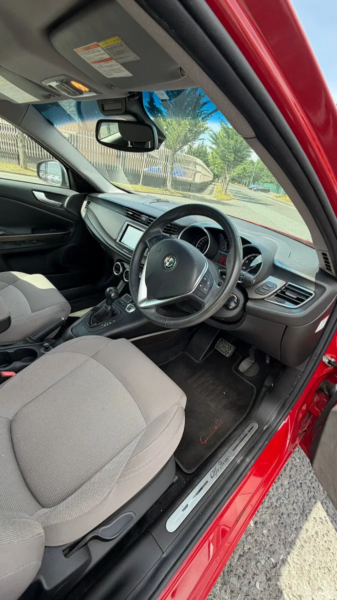 Alfa Romeo Giulietta Hatchback, Petrol, 2015, Red