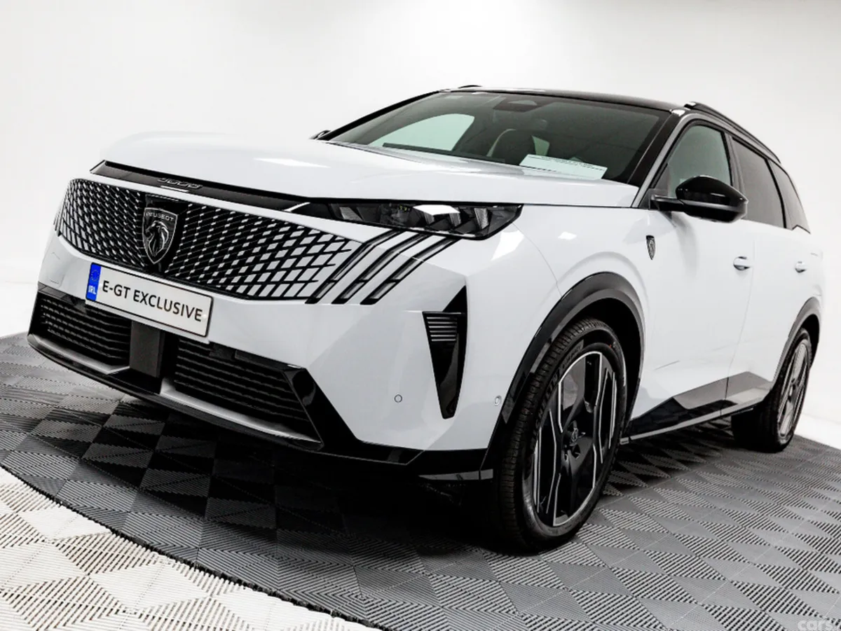 Peugeot 5008 SUV, Electric, 2026, White