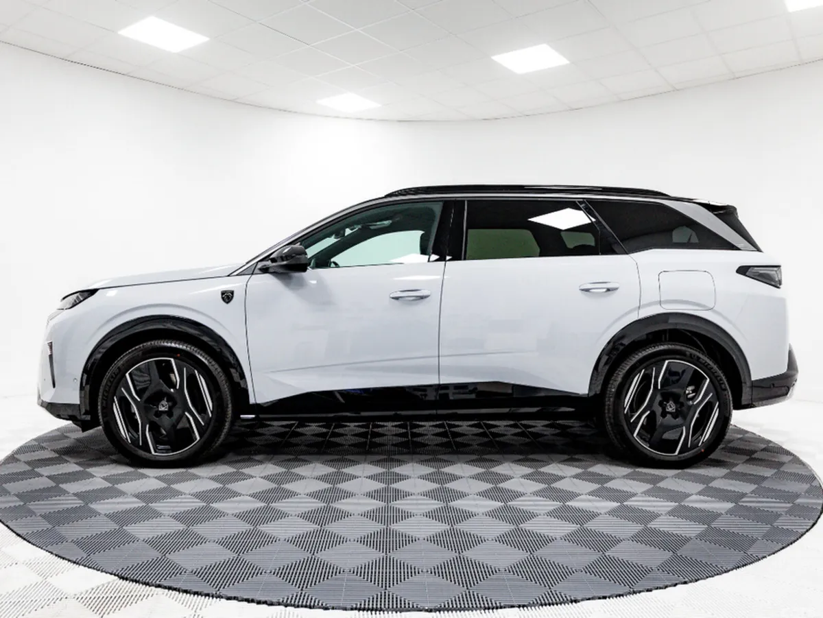 Peugeot 5008 SUV, Electric, 2026, White