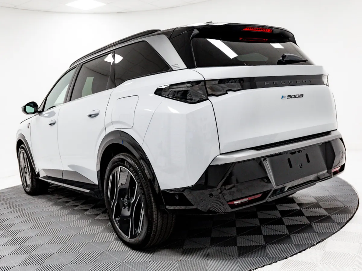 Peugeot 5008 SUV, Electric, 2026, White