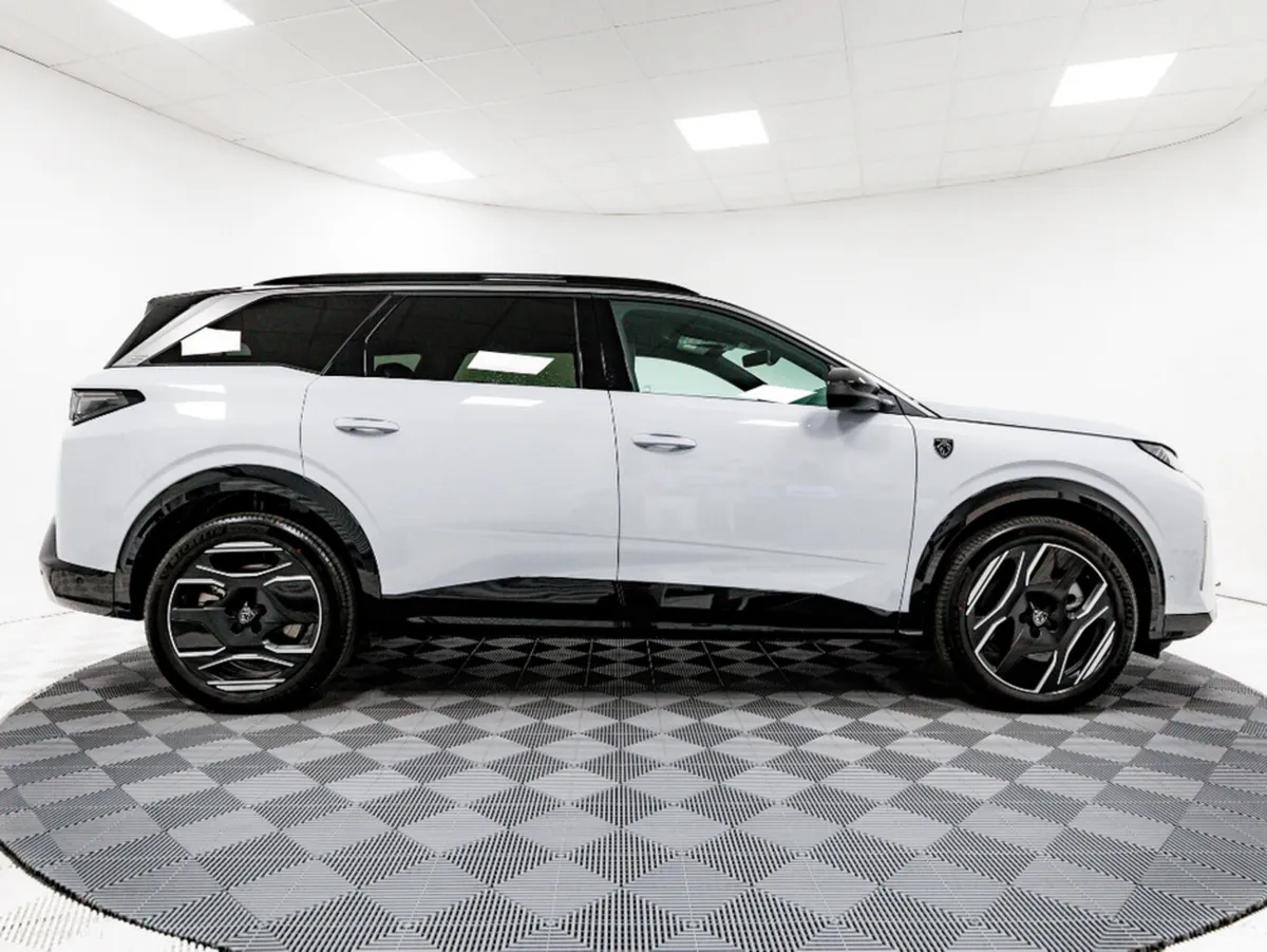 Peugeot 5008 SUV, Electric, 2026, White