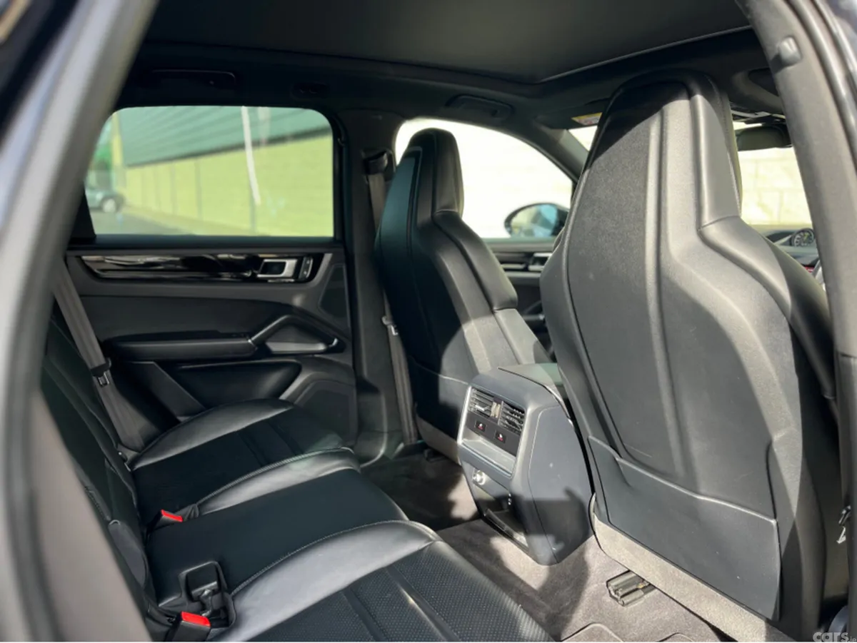 Porsche Cayenne Estate, Petrol Plug-in Hybrid, 2022, Black