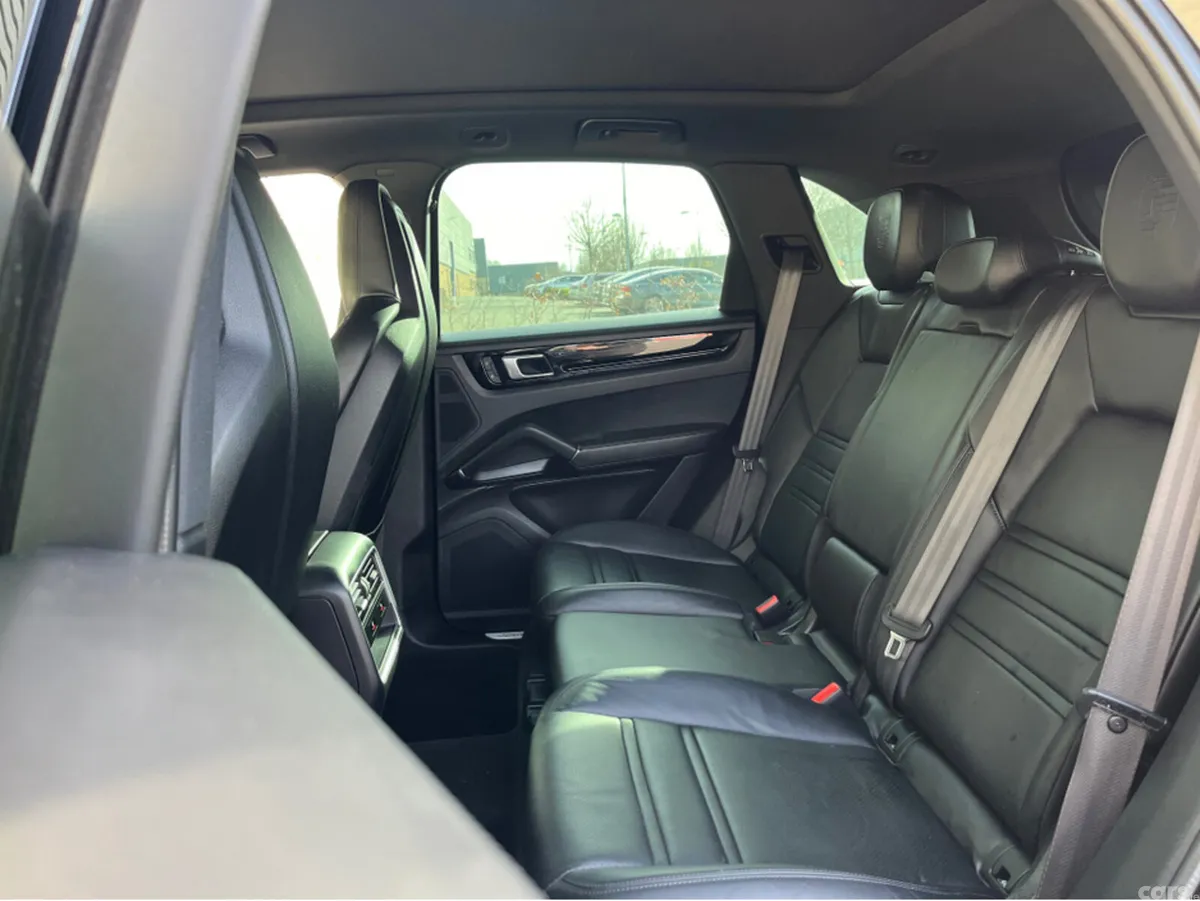 Porsche Cayenne Estate, Petrol Plug-in Hybrid, 2022, Black