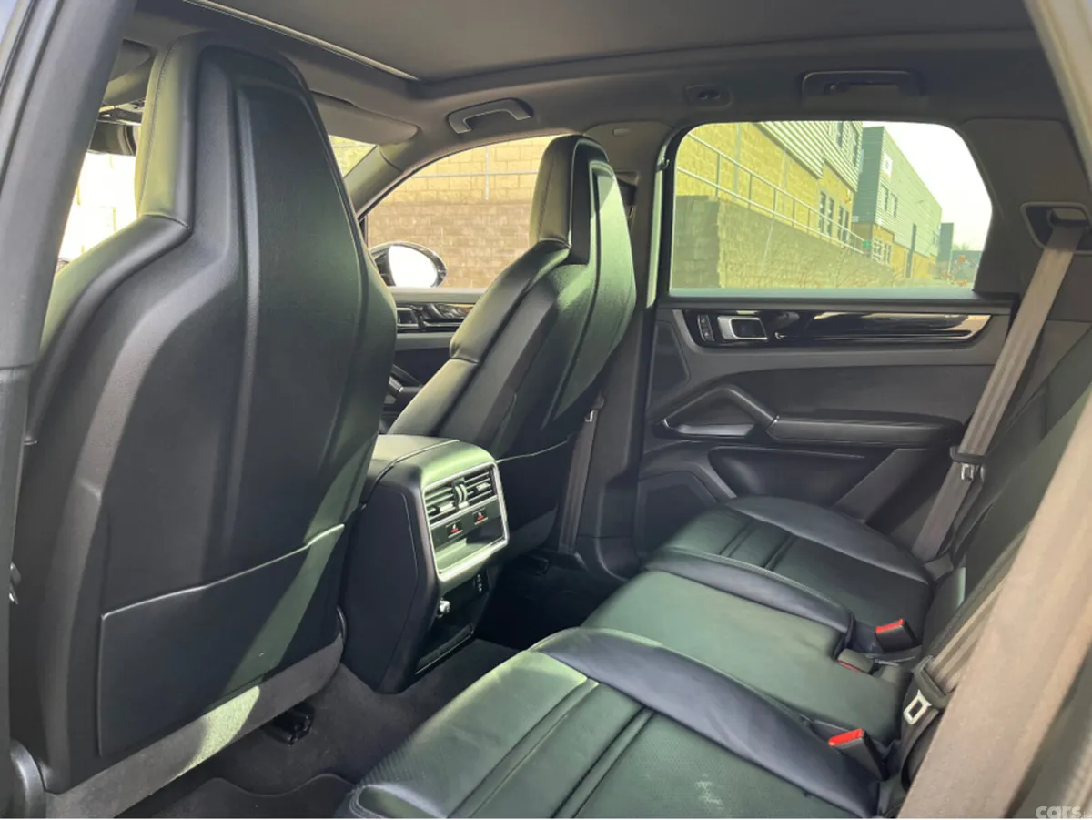 Porsche Cayenne Estate, Petrol Plug-in Hybrid, 2022, Black