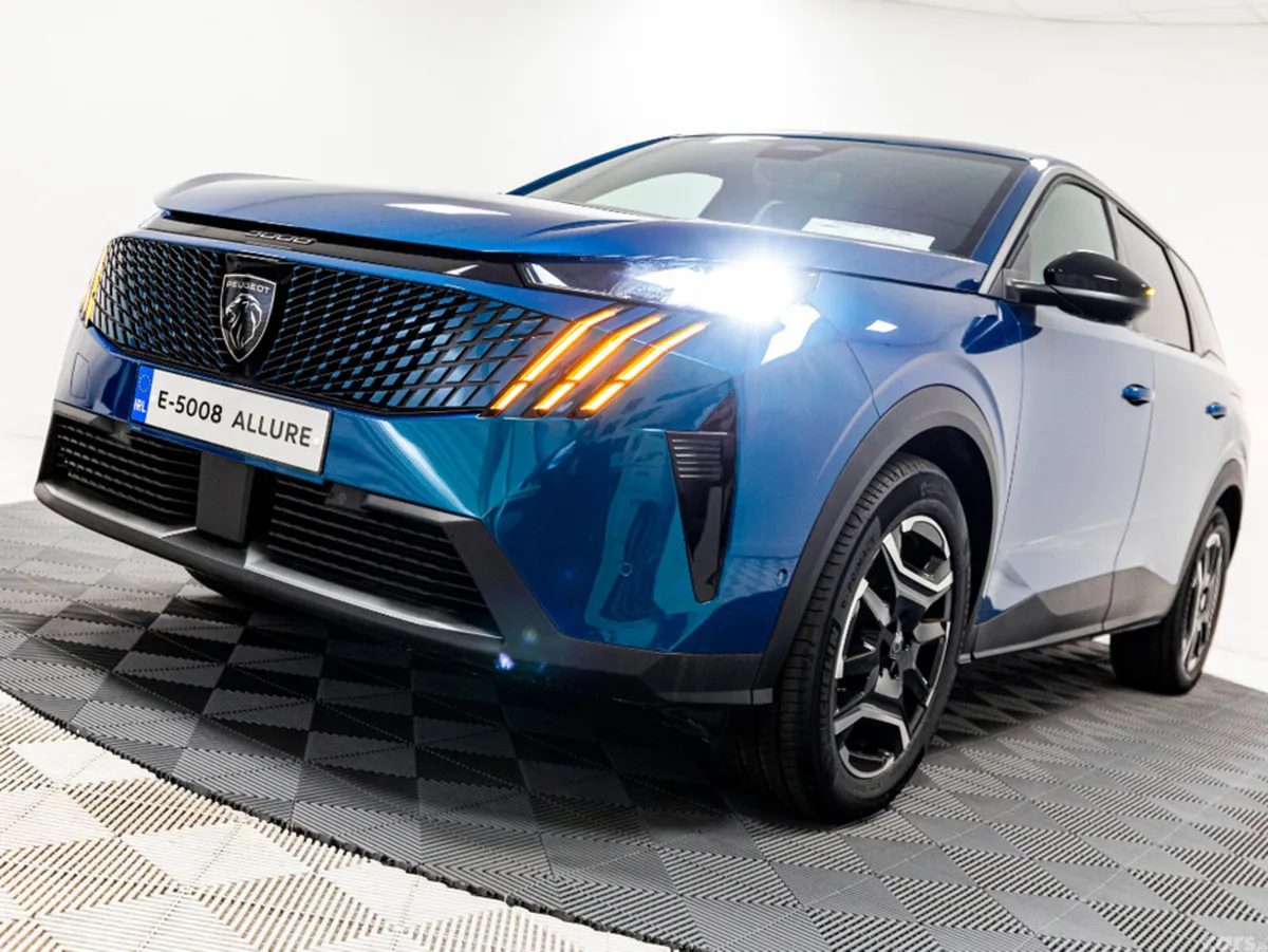 Peugeot 5008 SUV, Electric, 2026, Blue