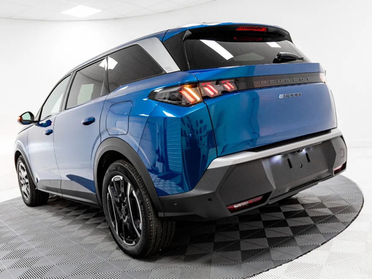 Peugeot 5008 SUV, Electric, 2026, Blue