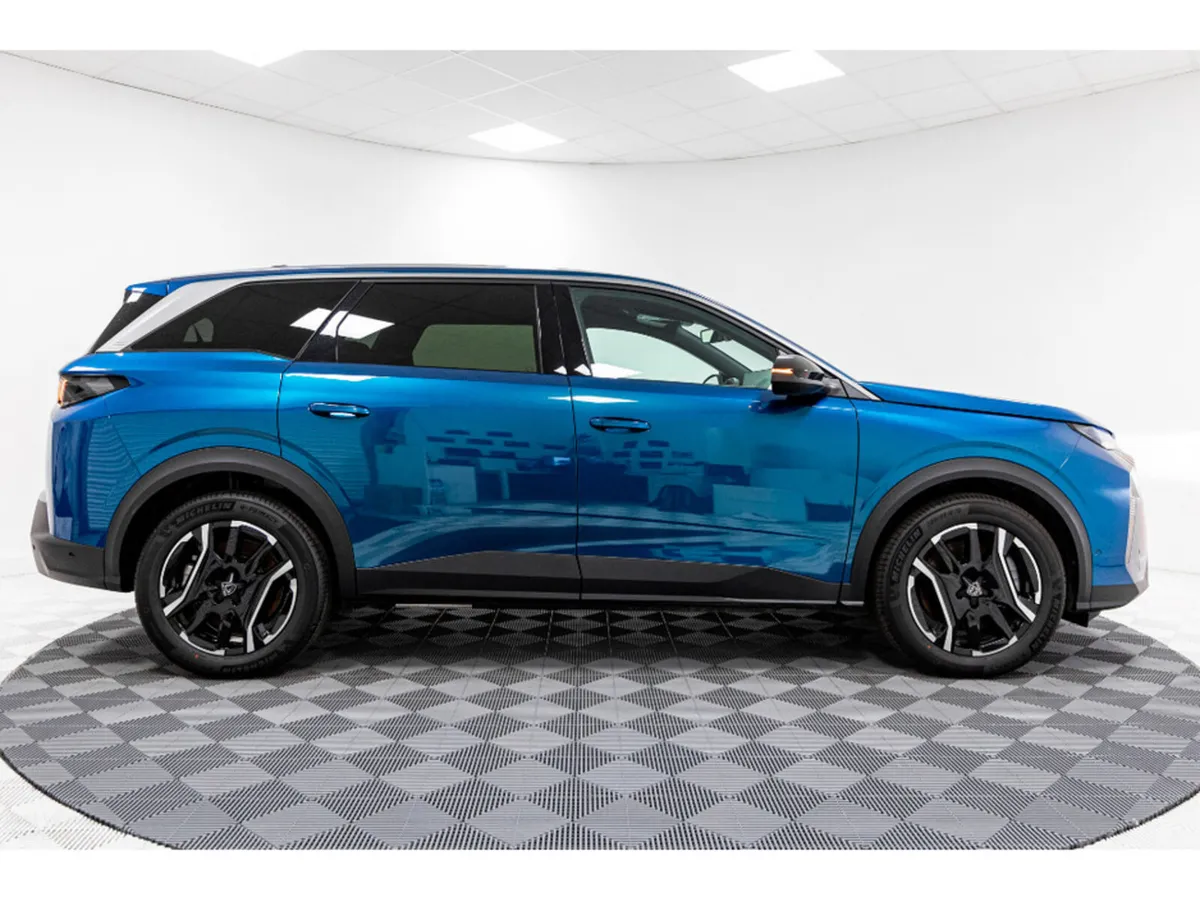 Peugeot 5008 SUV, Electric, 2026, Blue