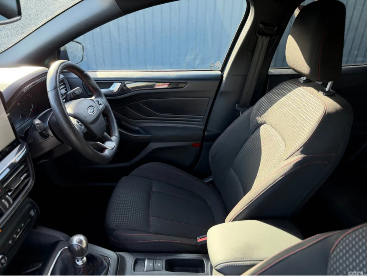 Ford Focus Hatchback, Petrol, 2023, Blue