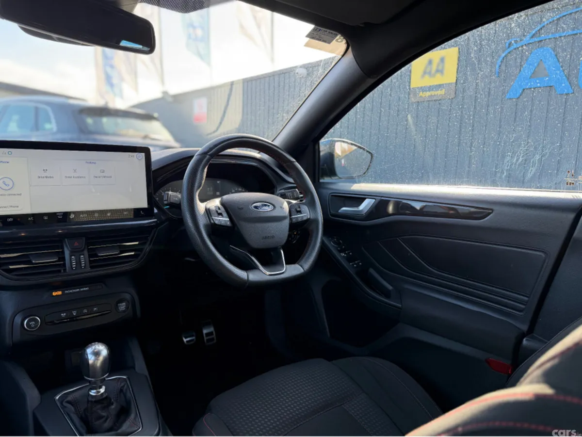 Ford Focus Hatchback, Petrol, 2023, Blue