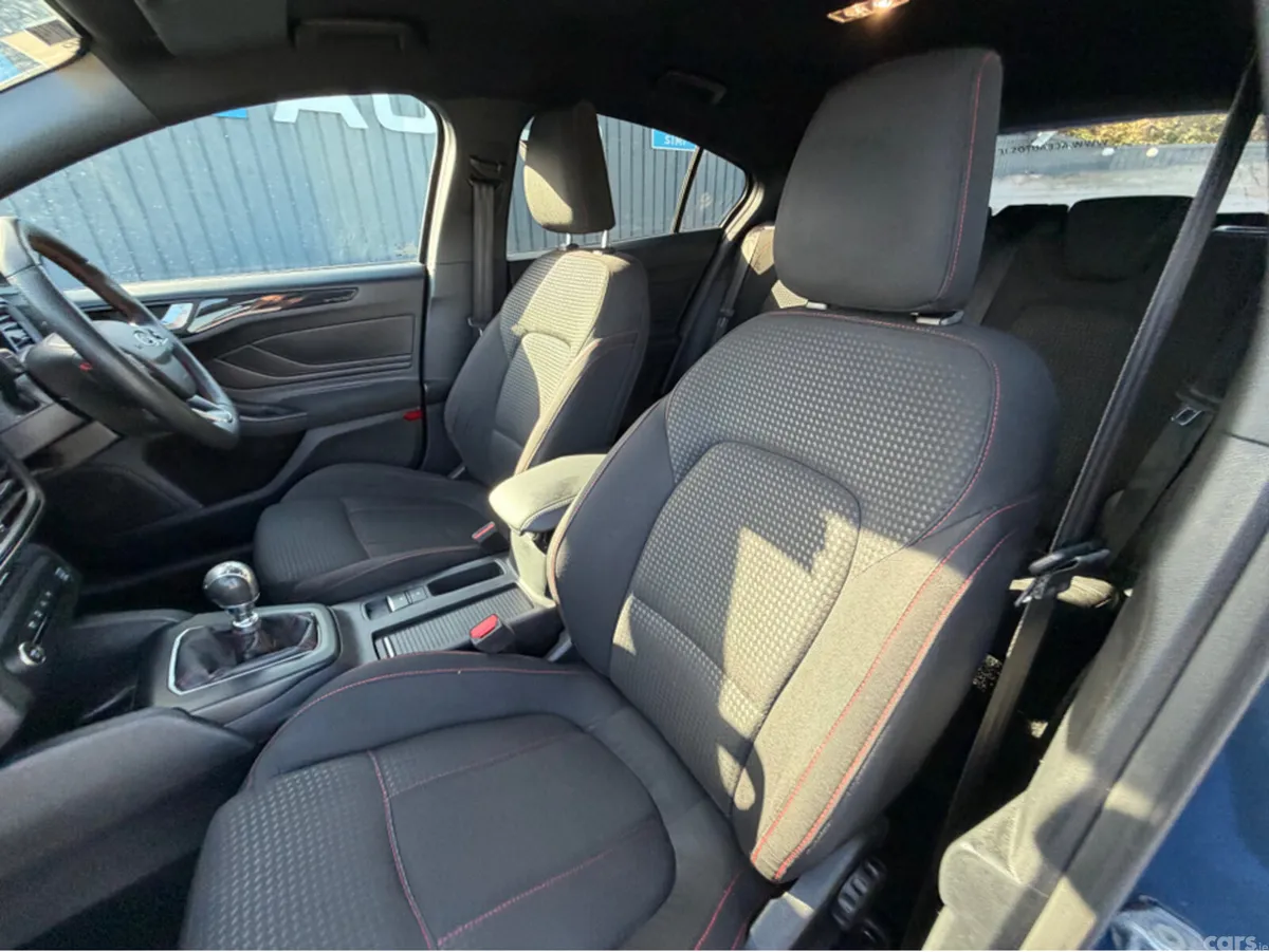 Ford Focus Hatchback, Petrol, 2023, Blue