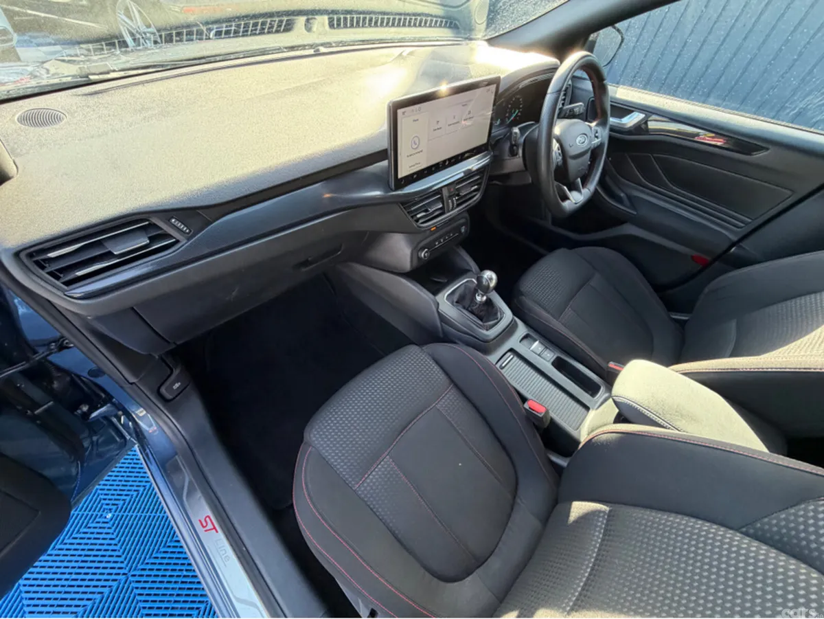 Ford Focus Hatchback, Petrol, 2023, Blue