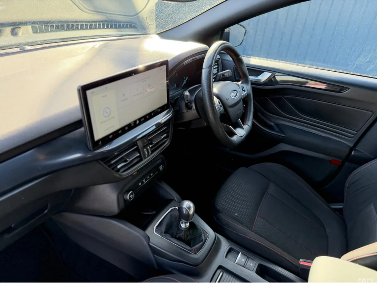 Ford Focus Hatchback, Petrol, 2023, Blue