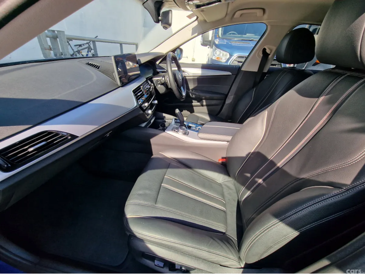 BMW 5-Series Saloon, Petrol Hybrid, 2022, Blue