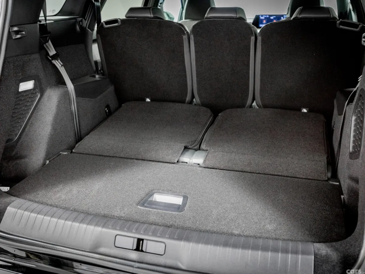 Peugeot 5008 SUV, Electric, 2026, Grey