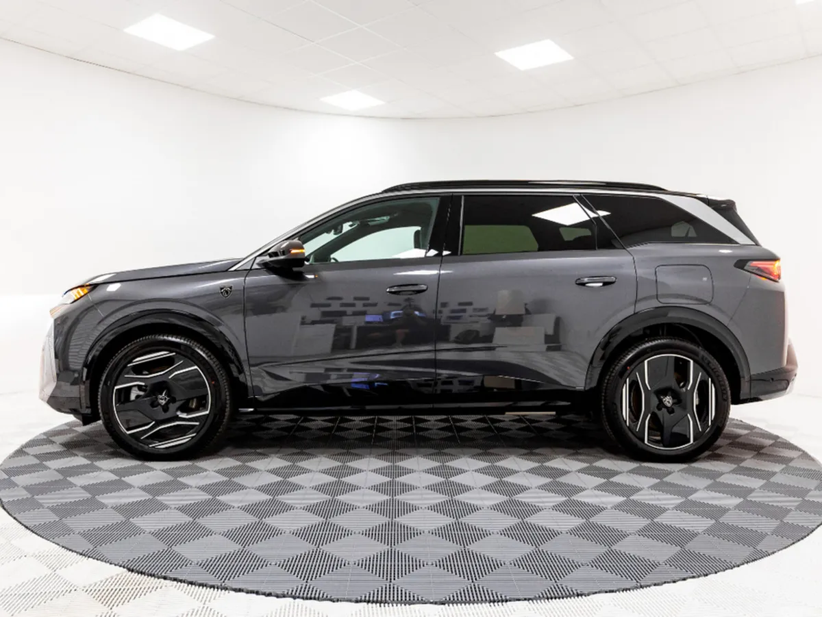 Peugeot 5008 SUV, Electric, 2026, Grey