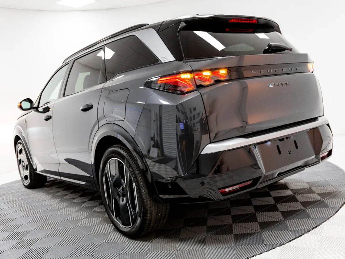 Peugeot 5008 SUV, Electric, 2026, Grey