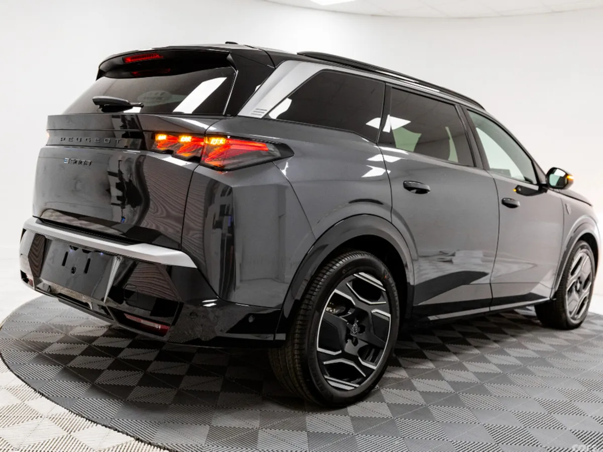 Peugeot 5008 SUV, Electric, 2026, Grey