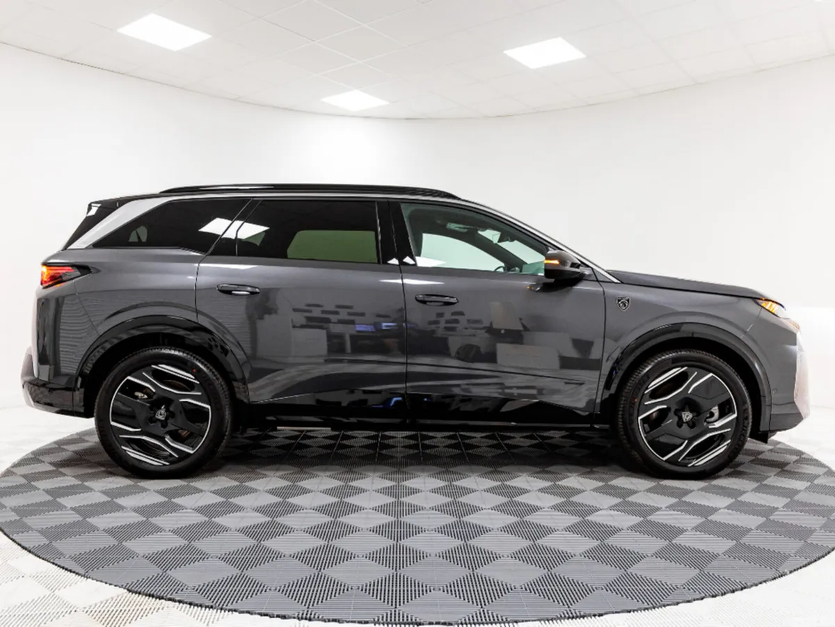 Peugeot 5008 SUV, Electric, 2026, Grey