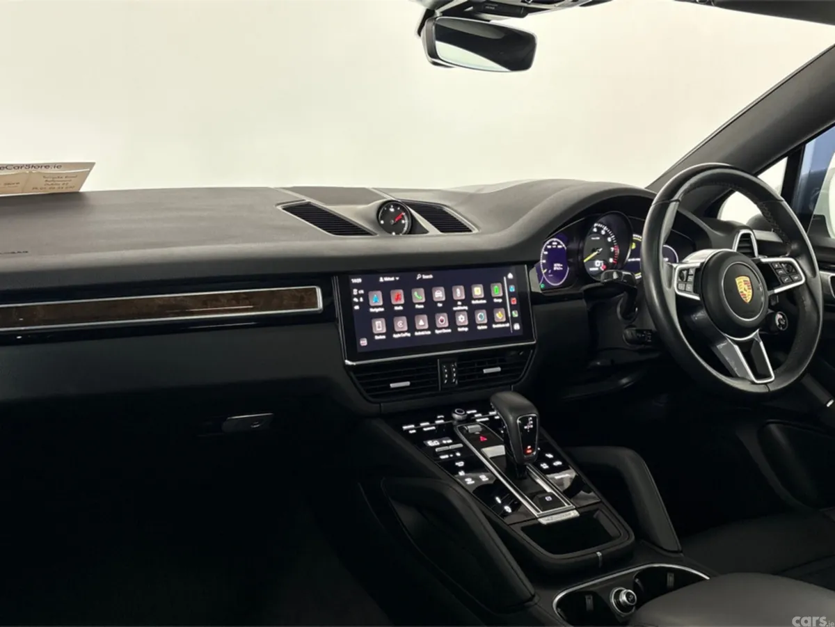 Porsche Cayenne MPV, Petrol Plug-in Hybrid, 2023, White