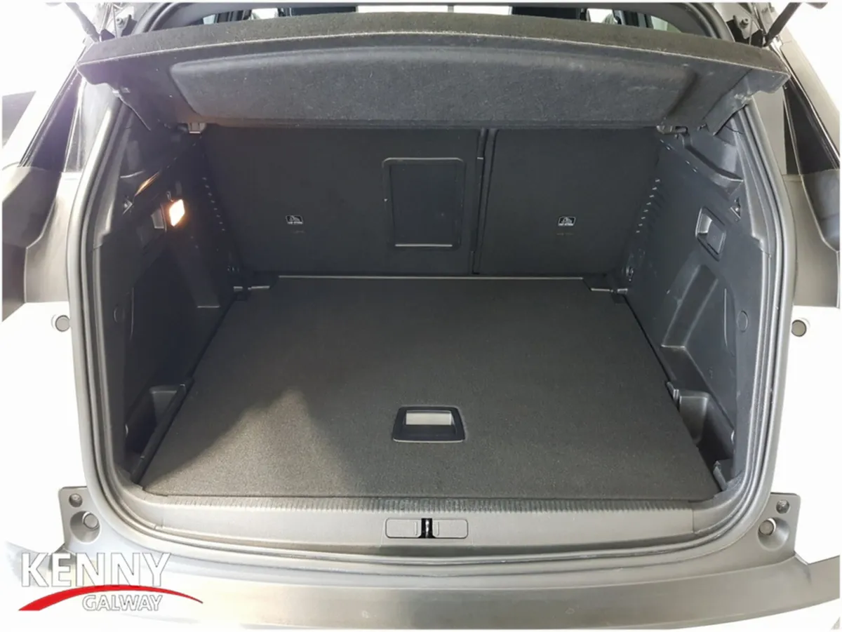 Peugeot 3008 MPV, Diesel, 2023, White