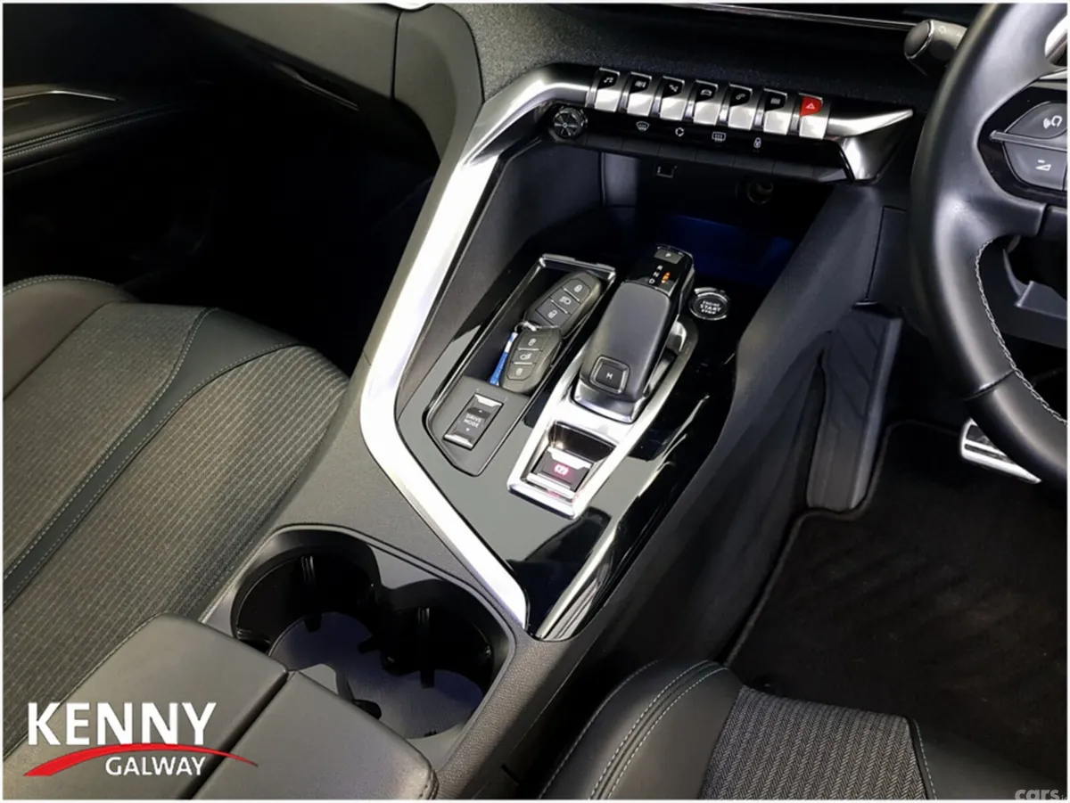 Peugeot 3008 MPV, Diesel, 2023, White