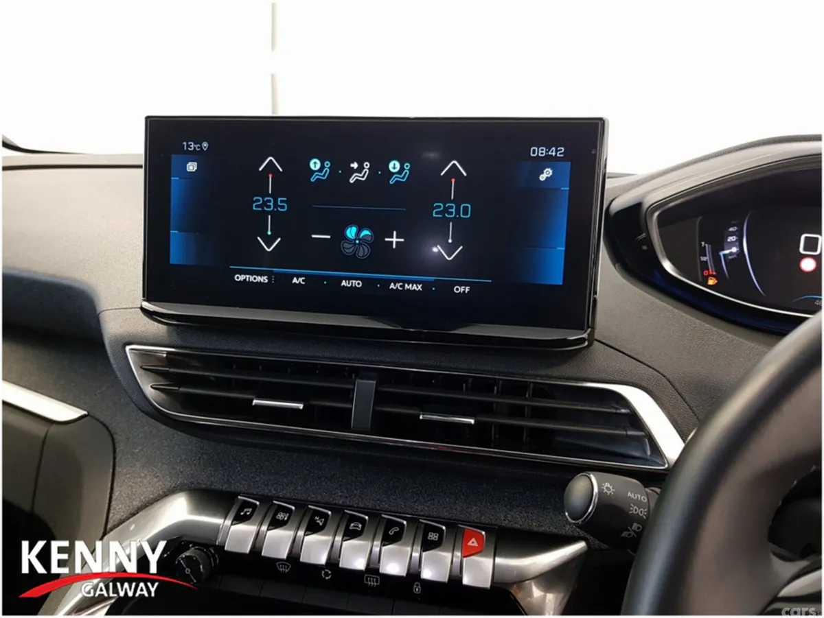 Peugeot 5008 MPV, Diesel, 2022, Blue