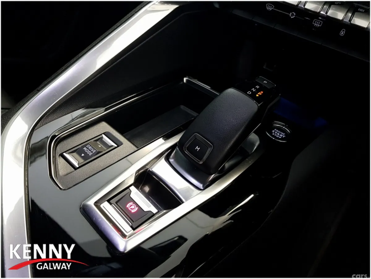Peugeot 3008 MPV, Diesel, 2023, Black