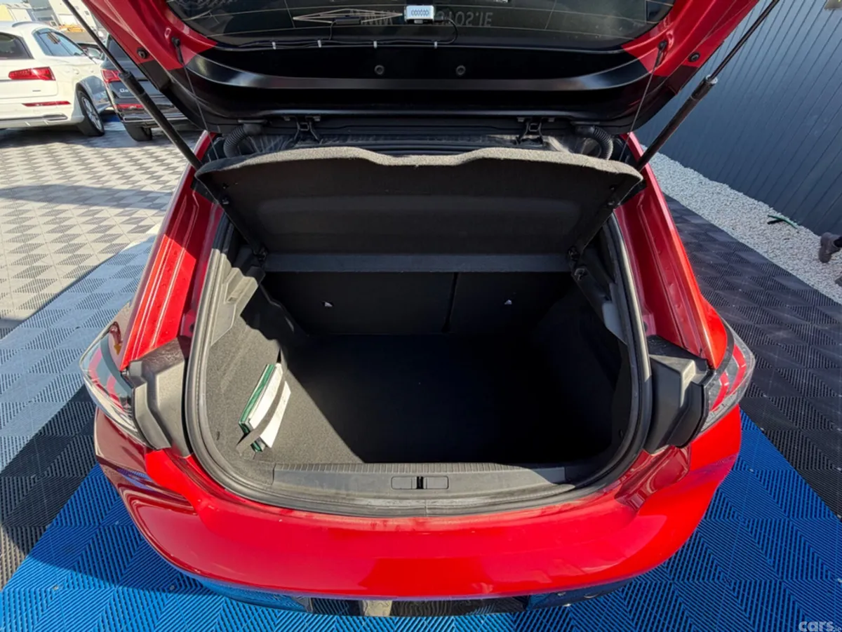 Peugeot 208 Hatchback, Petrol, 2021, Red