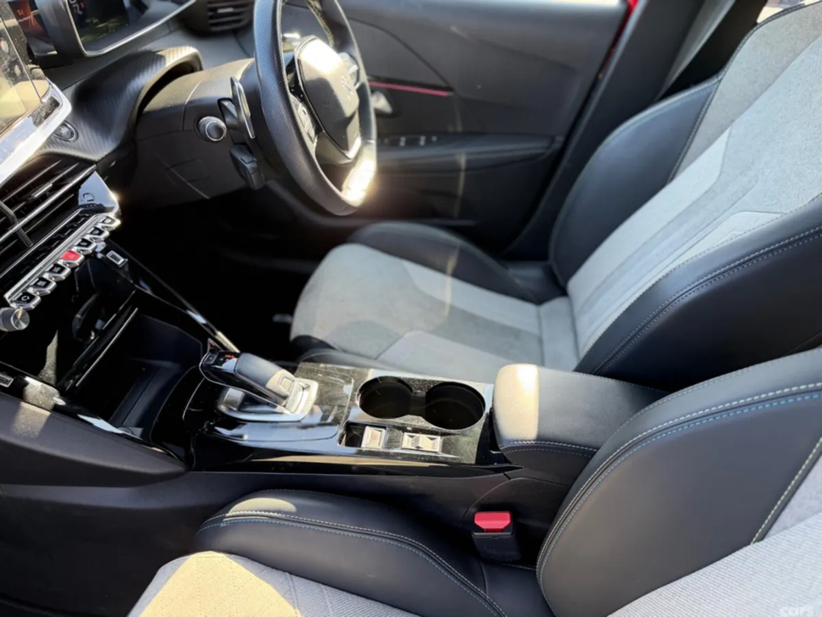 Peugeot 208 Hatchback, Petrol, 2021, Red