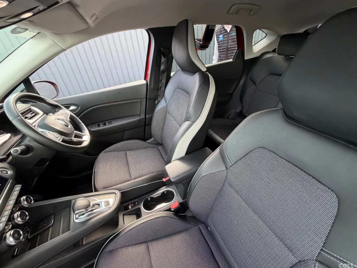 Renault Captur SUV, Petrol, 2021, Red