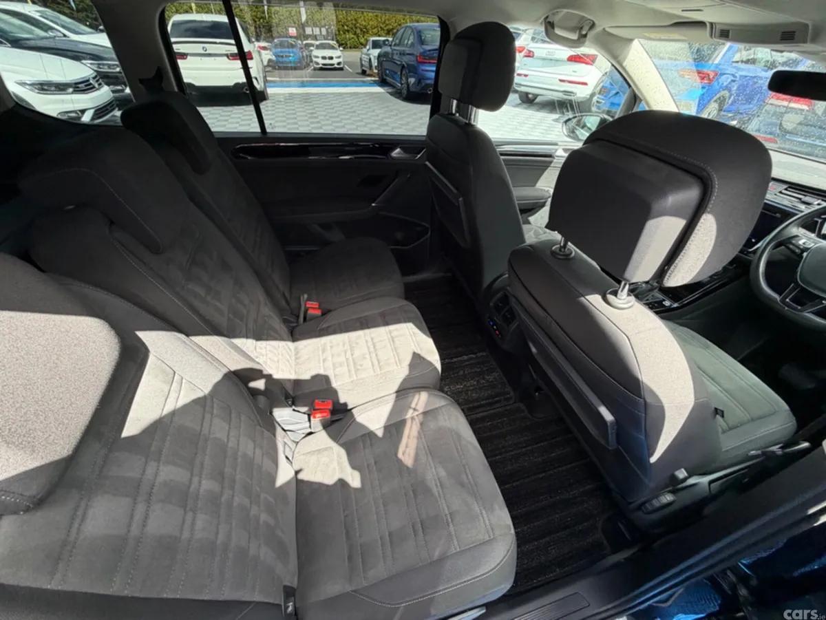 Volkswagen Touran MPV, Diesel, 2020, Black