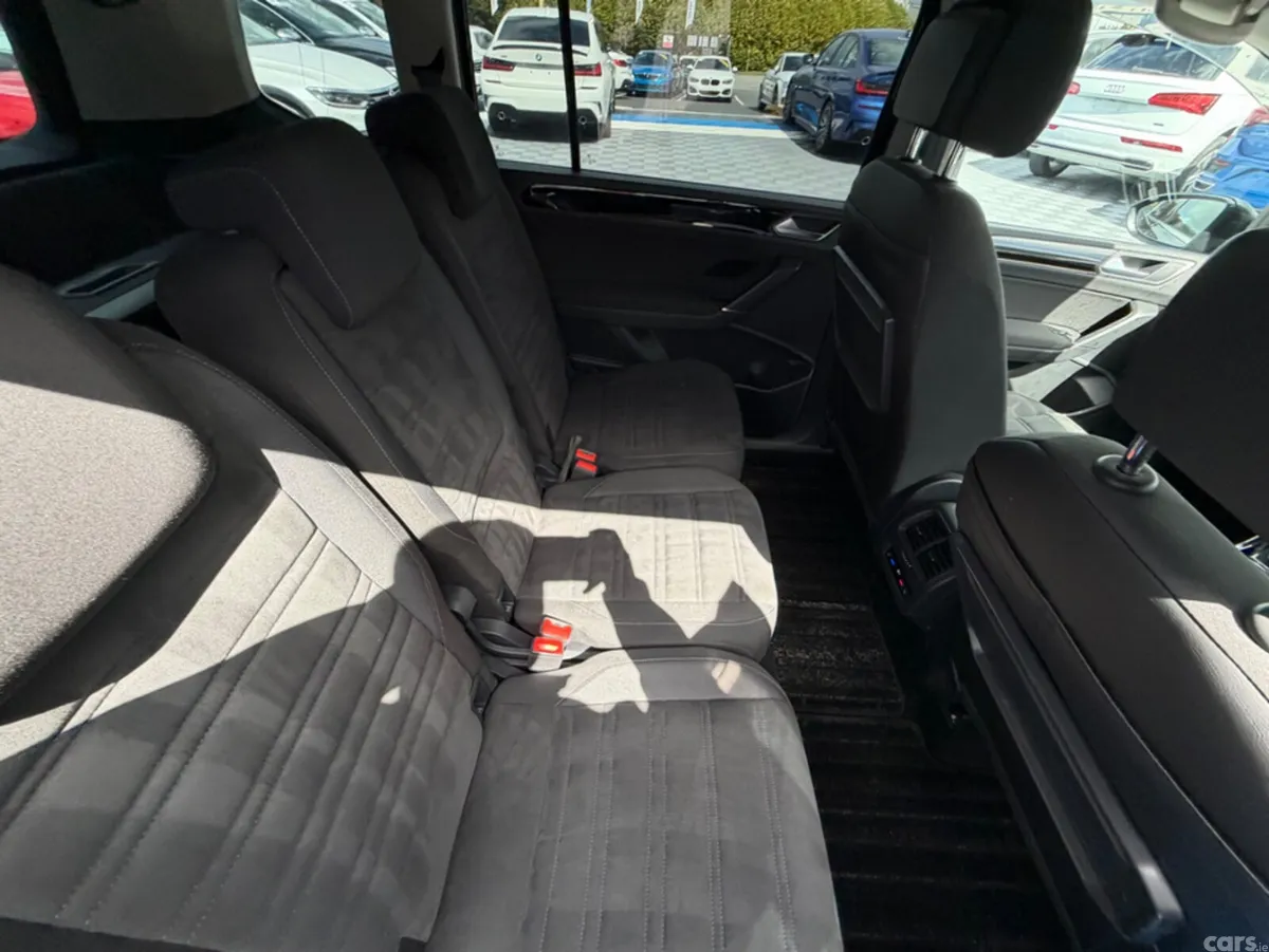 Volkswagen Touran MPV, Diesel, 2020, Black