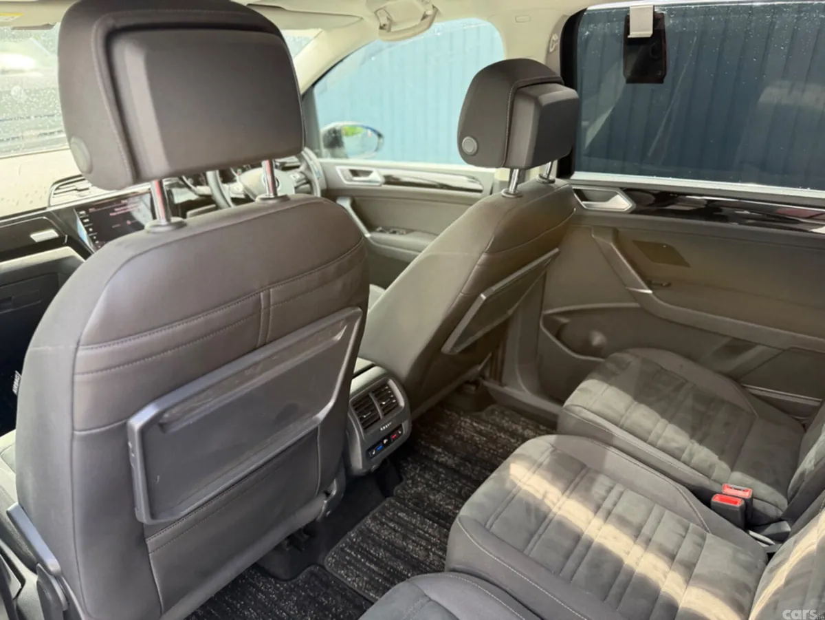 Volkswagen Touran MPV, Diesel, 2020, Black