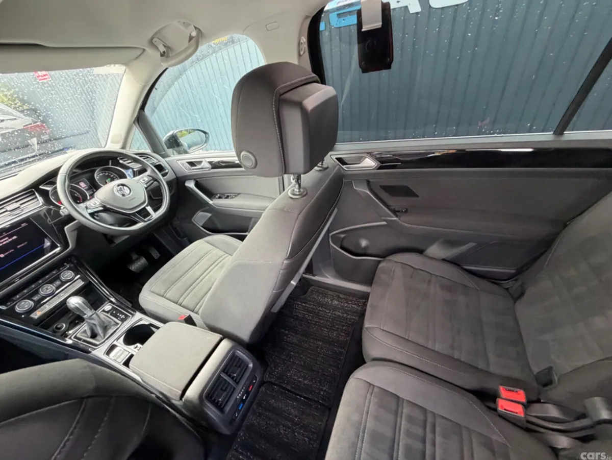 Volkswagen Touran MPV, Diesel, 2020, Black