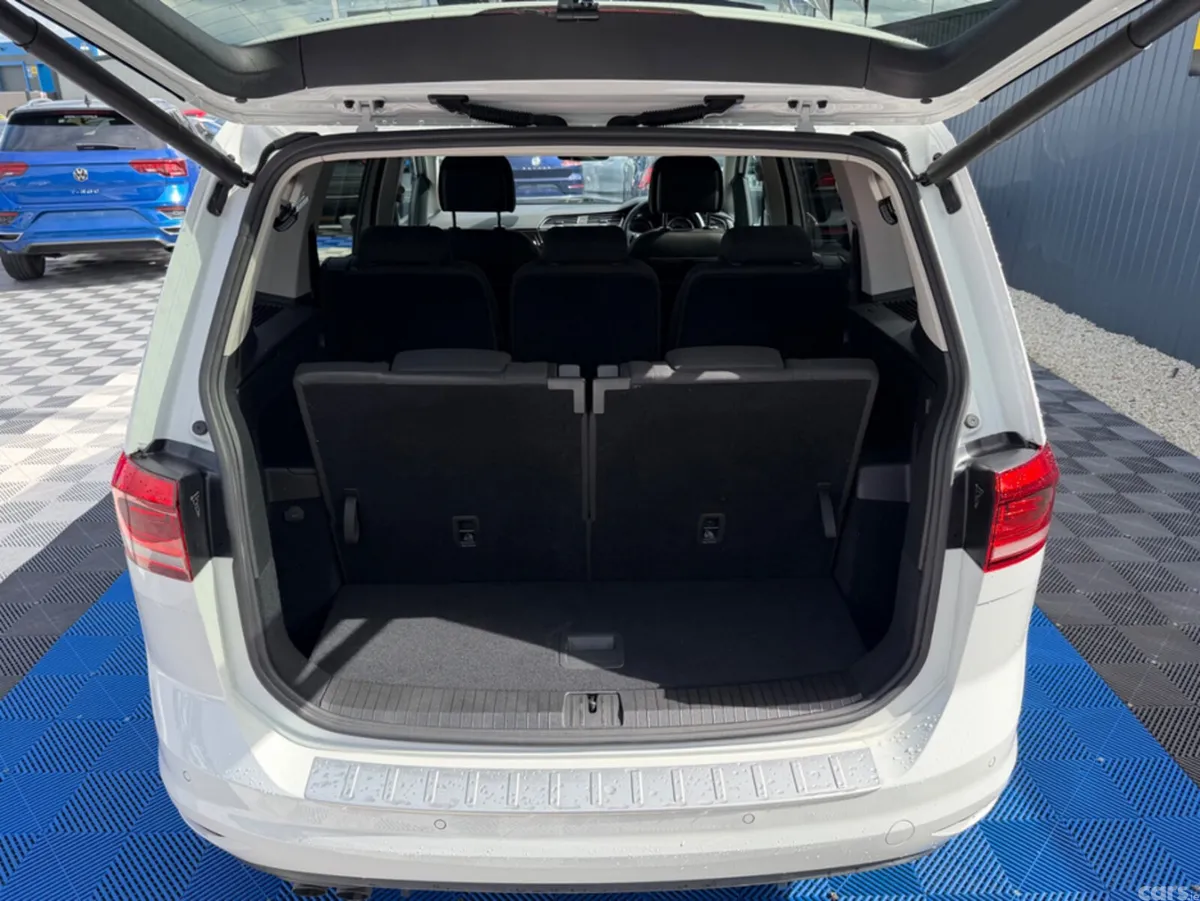 Volkswagen Touran MPV, Diesel, 2020, White