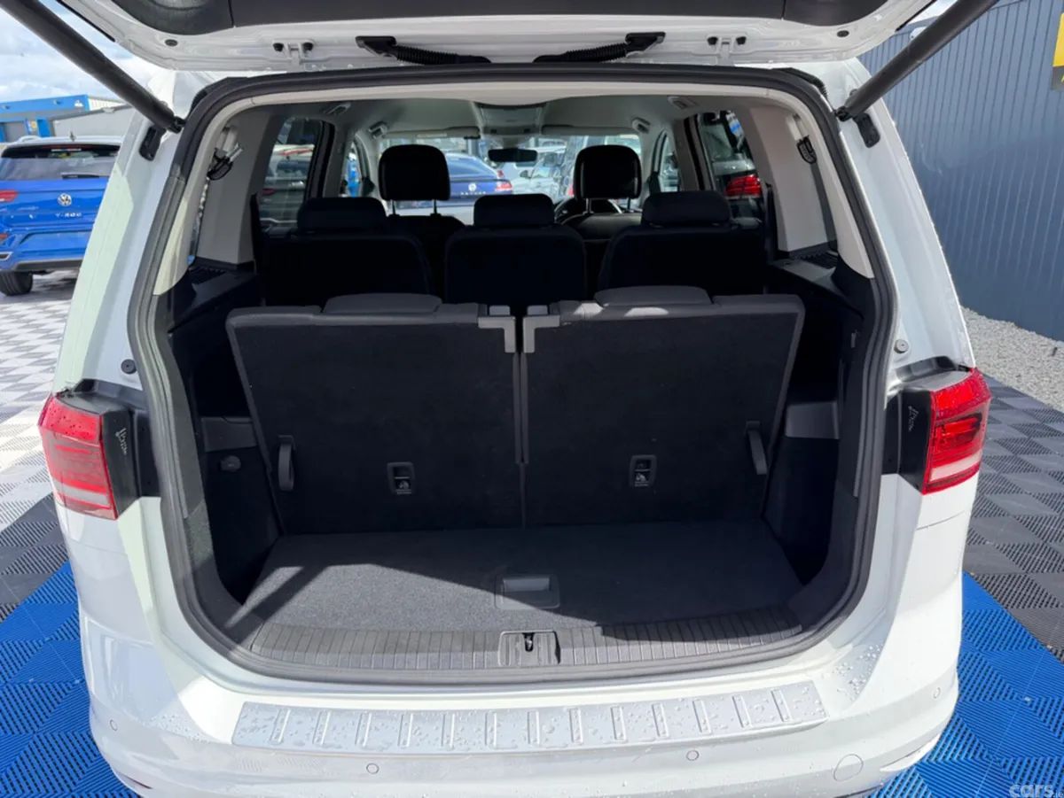 Volkswagen Touran MPV, Diesel, 2020, White