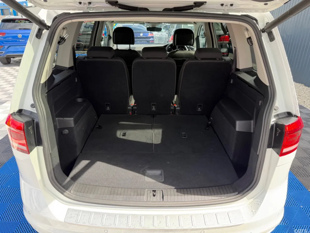 Volkswagen Touran MPV, Diesel, 2020, White