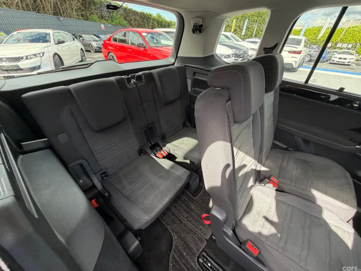 Volkswagen Touran MPV, Diesel, 2020, White