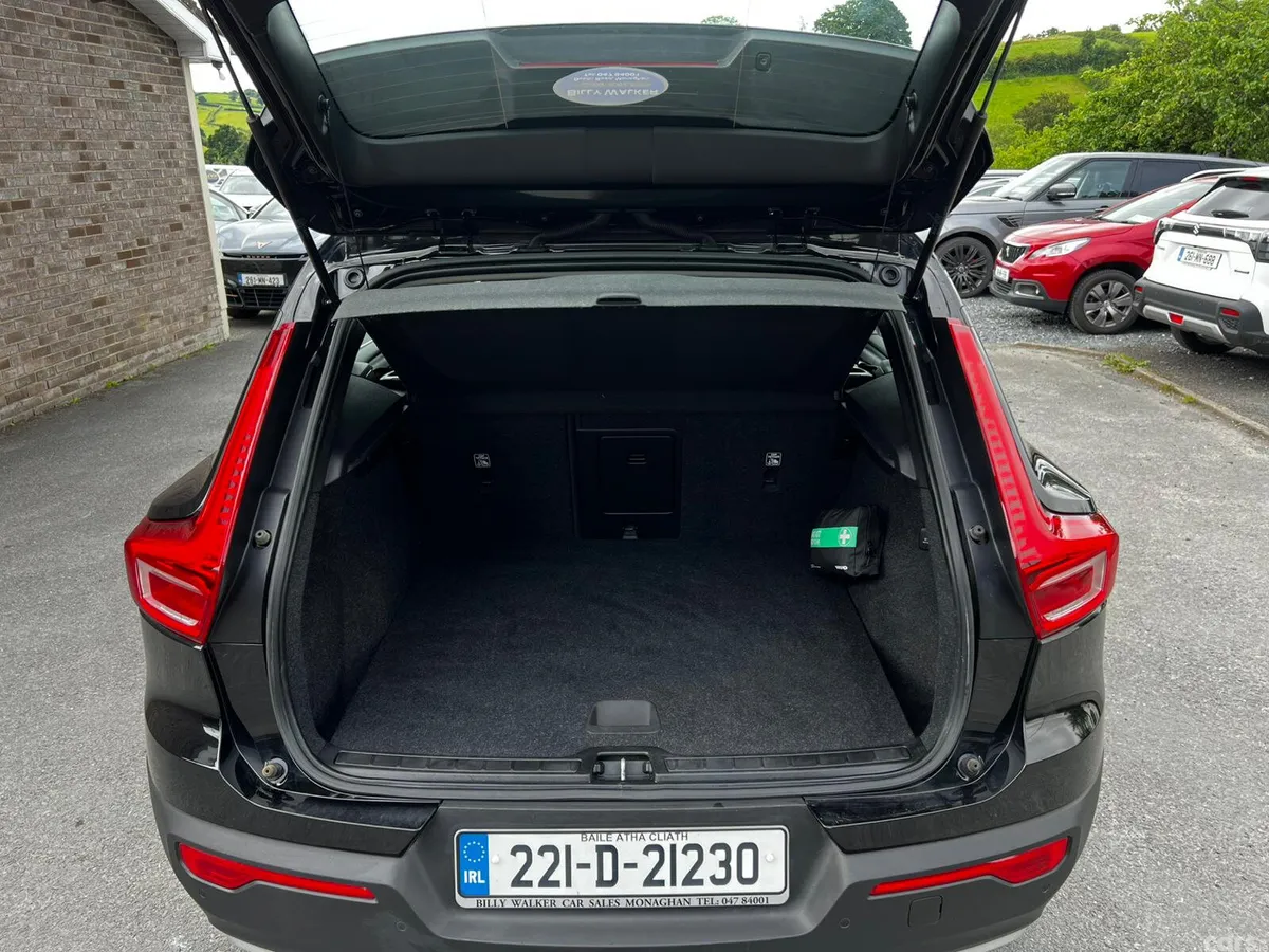 Volvo XC40 Estate/Jeep, Petrol Plug-in Hybrid, 2022, Black