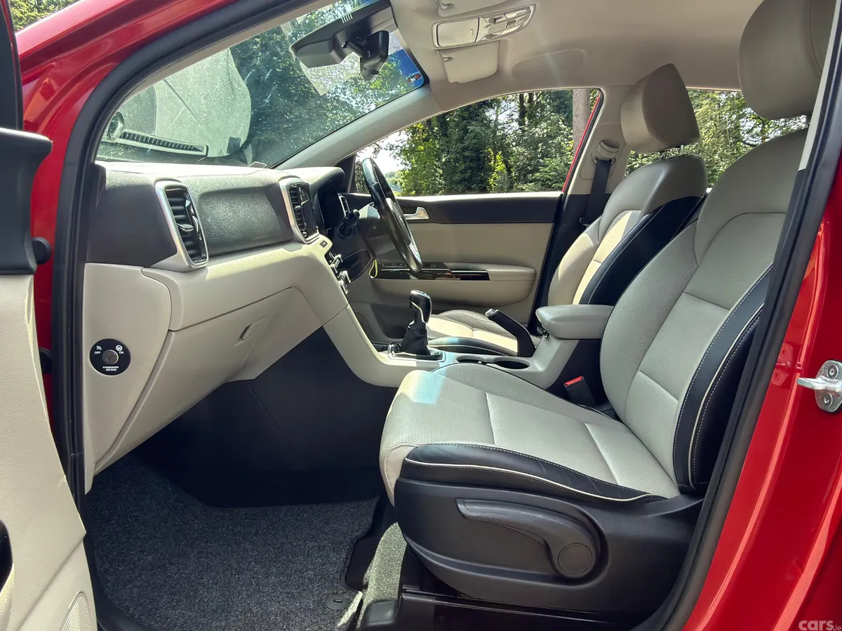 Kia Sportage SUV, Diesel Hybrid, 2021, Red
